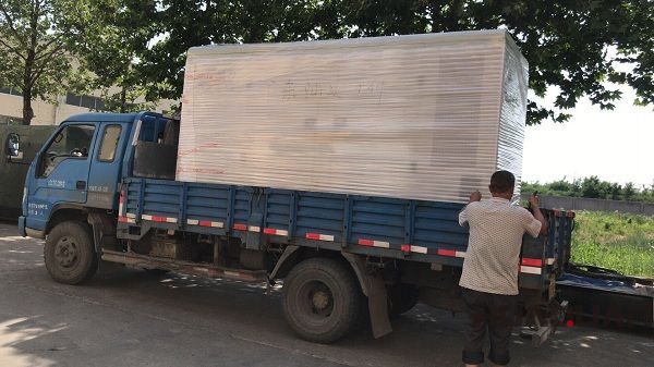 一臺170kw離合器柴油發(fā)電機(jī)組在2018年5月27日順利發(fā)往湖北恩施市