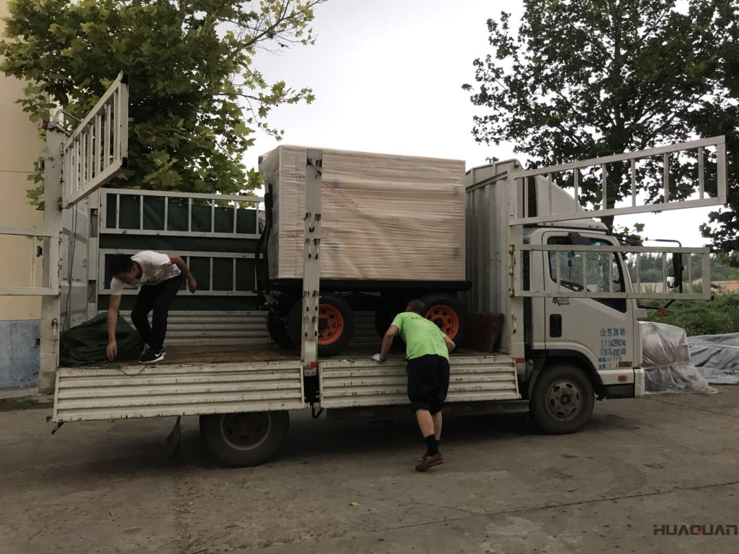 一臺(tái)HQ30GF移動(dòng)靜音拖車(chē)柴油發(fā)電機(jī)組于7月12日成功發(fā)往上海市