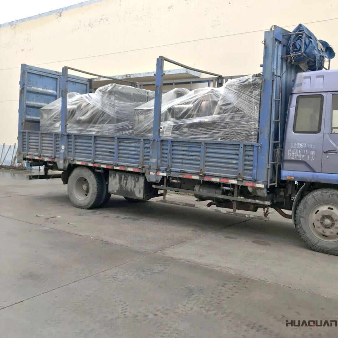 7月26號兩臺50kw和100kw標(biāo)配型柴油發(fā)電機組發(fā)往河北