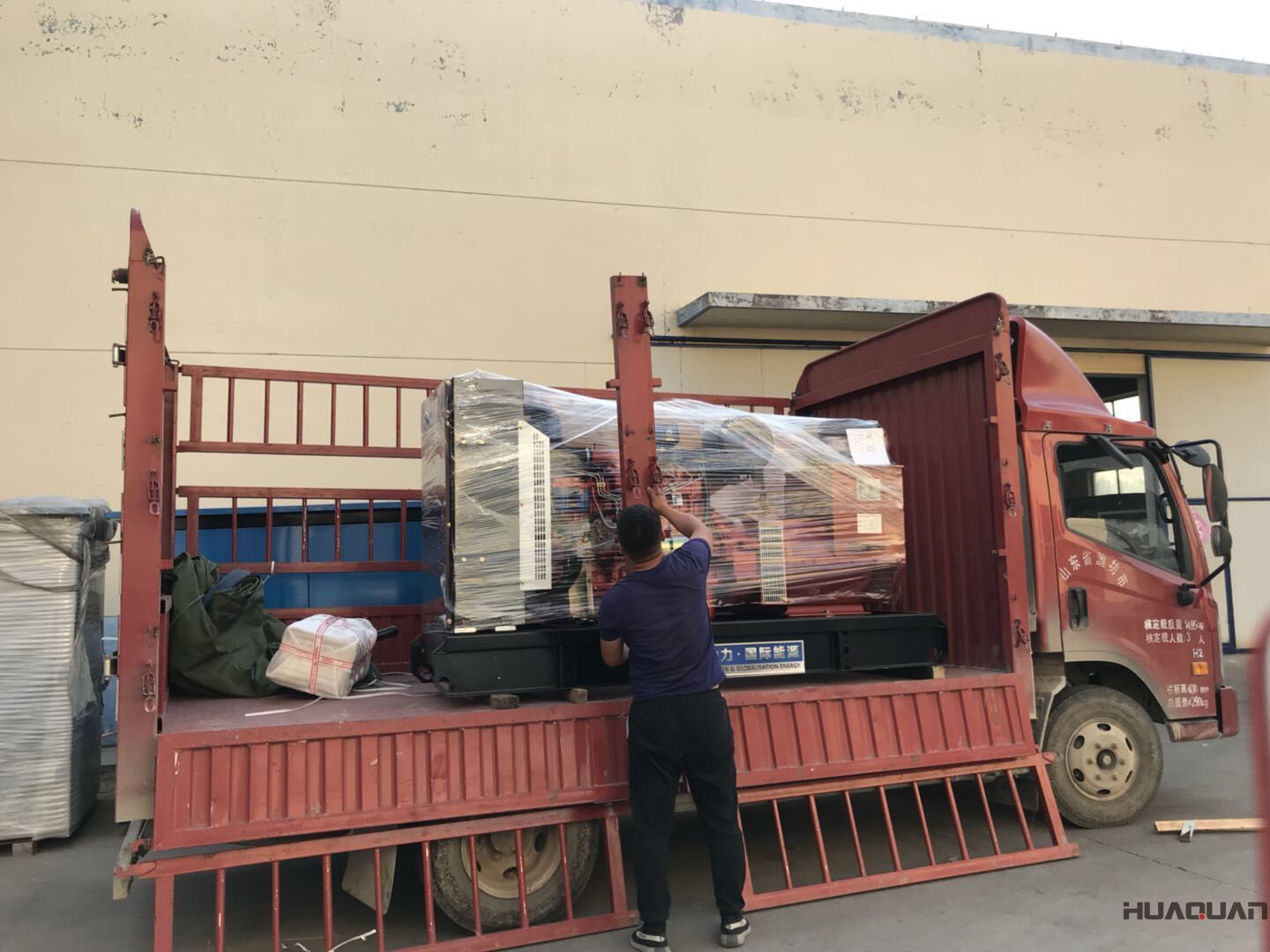 一臺30kw標配柴油發電機組于8月22日順利發往江蘇省