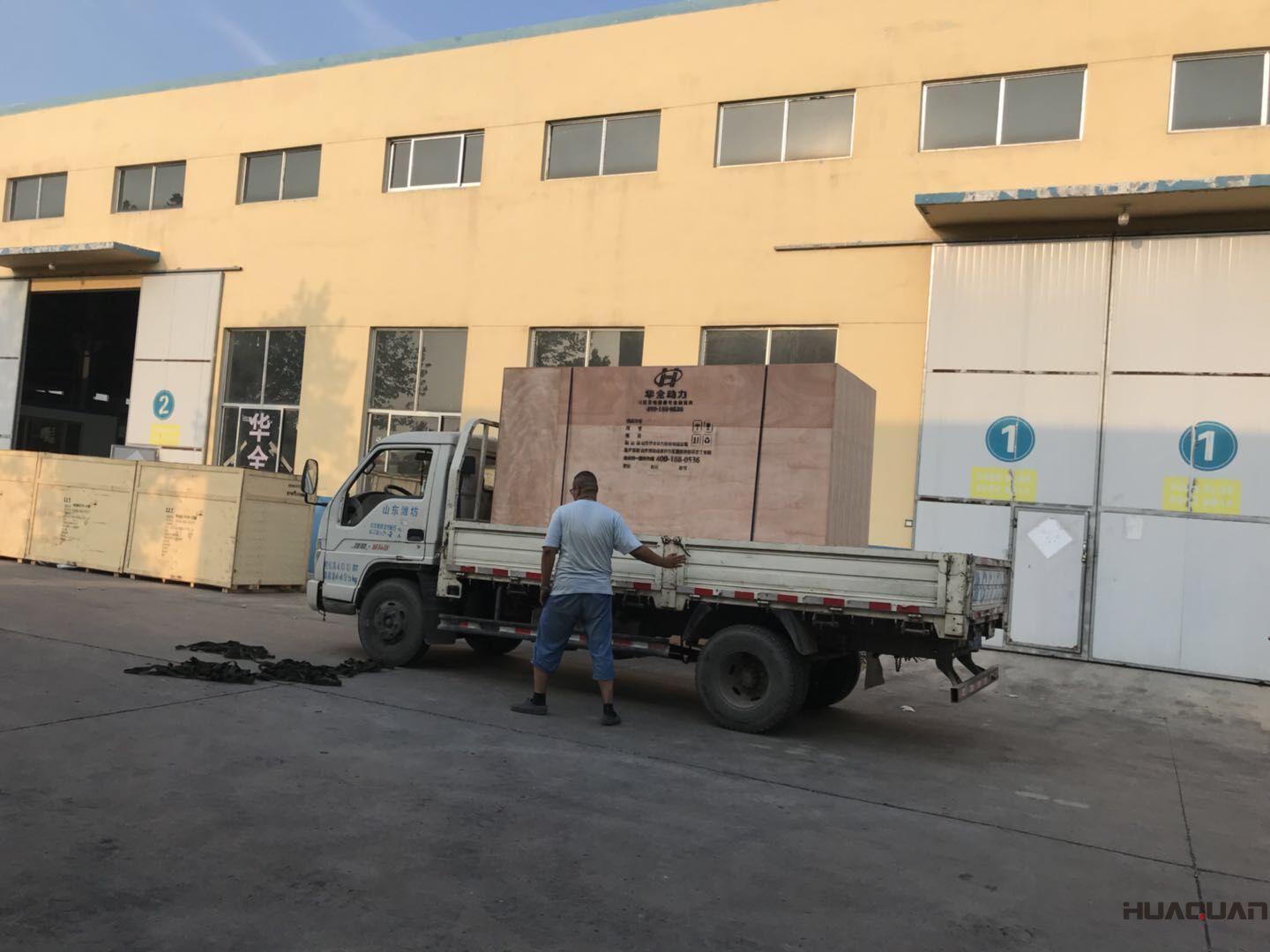 一臺300kw自動化柴油發(fā)電機組已于8月3日順利發(fā)往內(nèi)蒙古