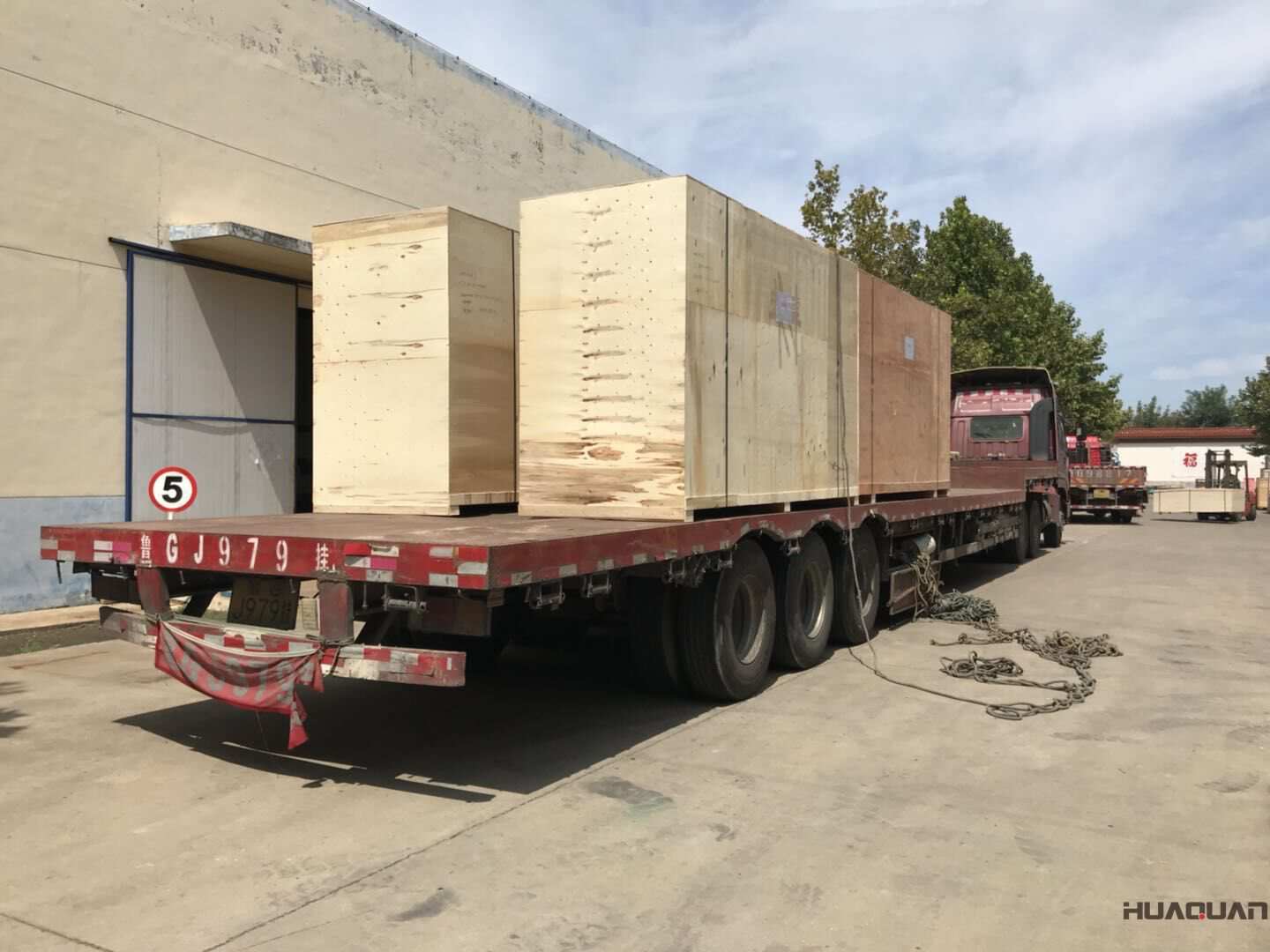 9月3日50kw和250kw兩臺(tái)立柜四保護(hù)柴油發(fā)電機(jī)組發(fā)往廣東