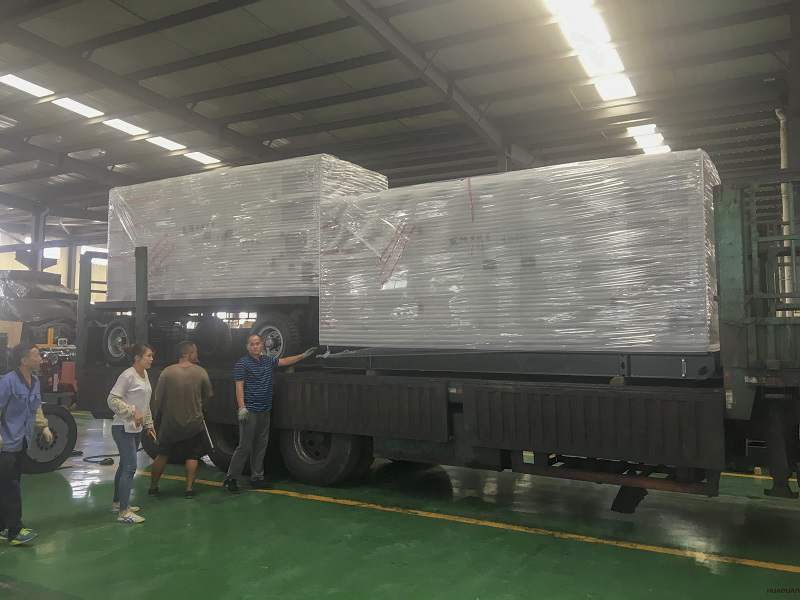 9月15日一臺300kw移動靜音拖車型柴油發(fā)電機(jī)組已發(fā)往青海