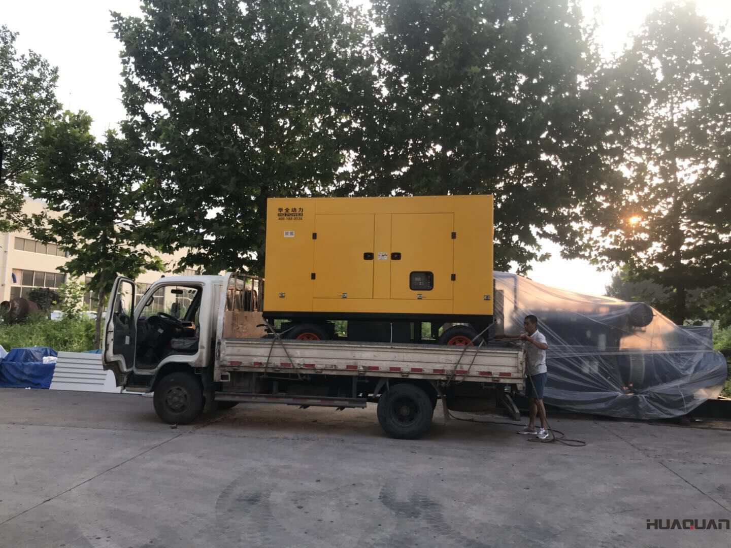 發(fā)貨了！9月19日一臺(tái)300kw移動(dòng)靜音拖車(chē)型柴油發(fā)電機(jī)組已發(fā)往安徽