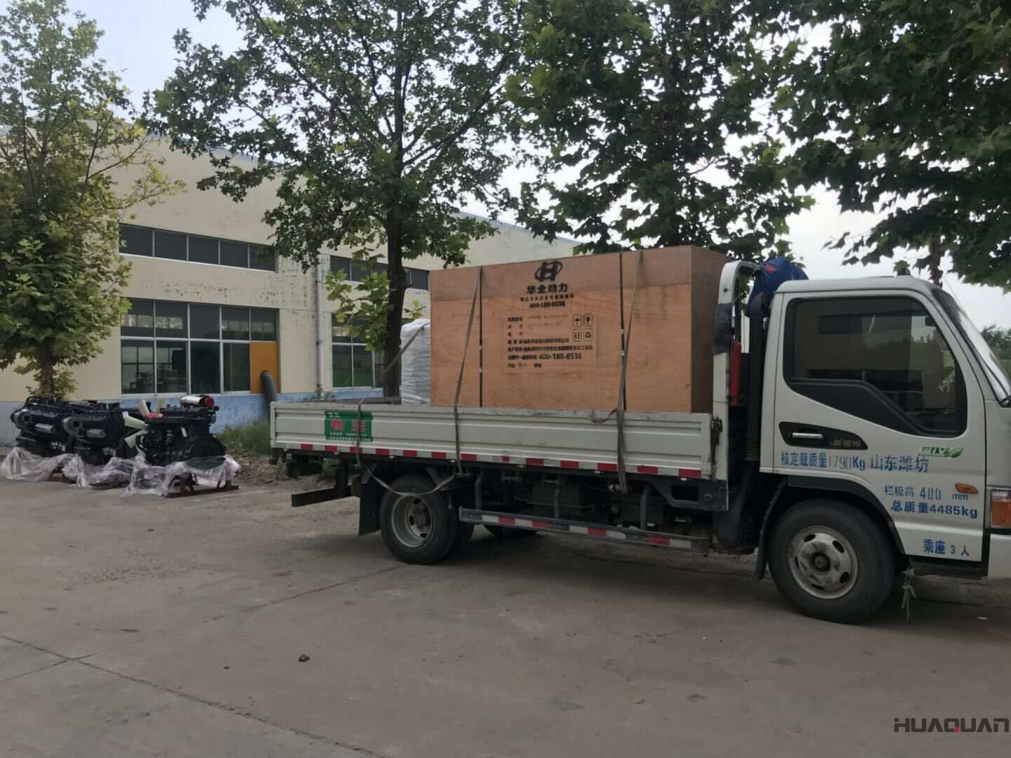 9月23日一臺(tái)150kw移動(dòng)拖車不帶棚型柴油發(fā)電機(jī)組已發(fā)往廣東