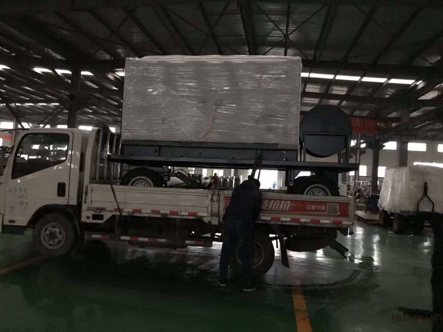 一臺180kw立柜自啟動柴油發(fā)電機組于11月29日從華全動力成功發(fā)往山東壽光