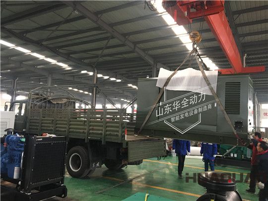 華全軍用100kW發(fā)電機(jī)組裝車