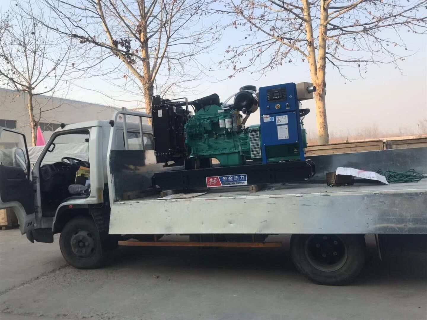 內蒙古的張先生從華全動力采購的30kw標配柴油發電機組已于12月4日順利發往目的地