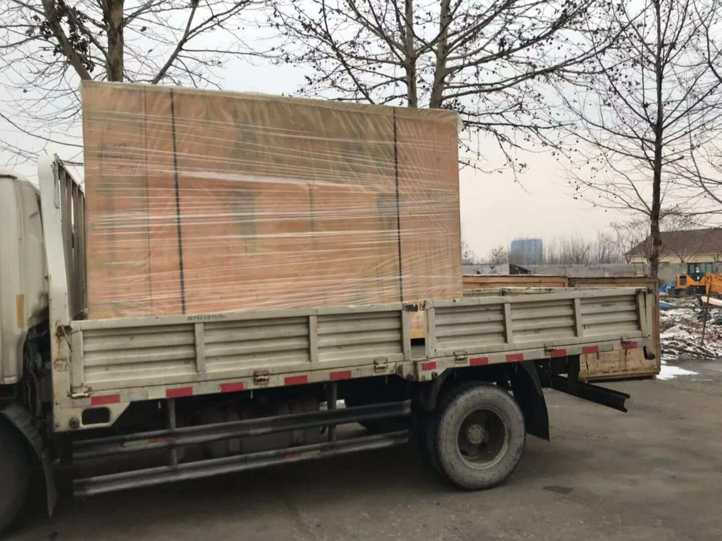 12月12日，山東省汪先生從華全動力采購的120kw靜音式防雨棚柴油發電機組順利發往目的地