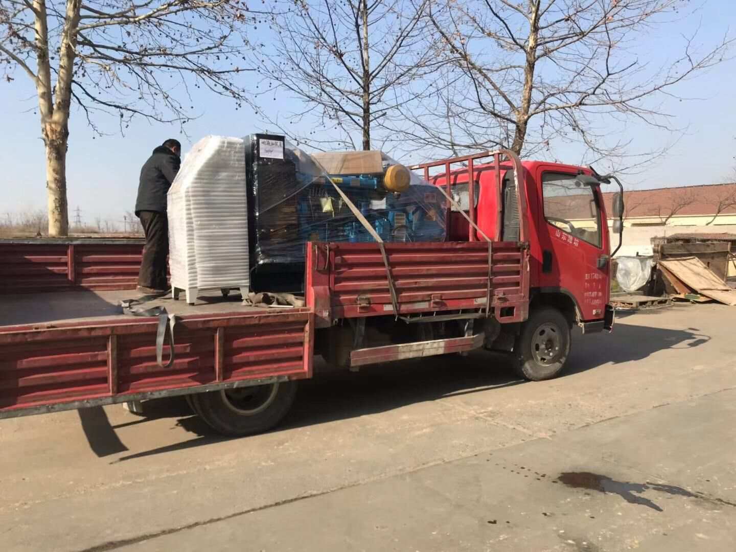 1月17日，袁先生從華全動力采購的50kw自動化柴油發電機組現已成功發往江西省