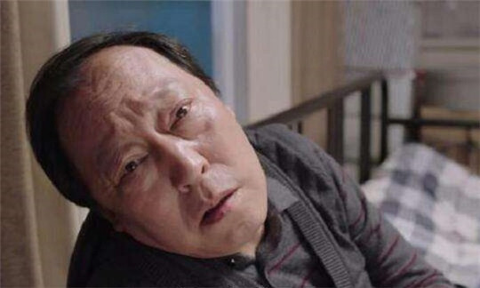 《都挺好》蘇大強居然背著家里人去買發電機組了，聊天記錄曝光