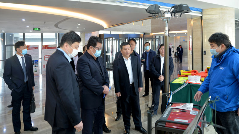 濰坊市領導蒞臨華全動力展位，詳細詢問公司發展情況、產品情況等