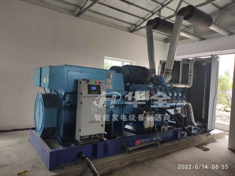 礦山用華全2400千瓦高壓并機發(fā)電機組安裝調試現場