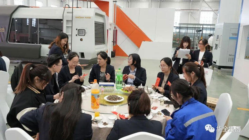 華全集團(tuán)發(fā)放慶典紅包，每人100元